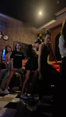 【领主老大】精彩-KTV多女王群调废物狗【双视角版】 bf17485