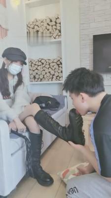 【岁岁殿下】肉丝黑靴羞辱/足耳光/数据线鞭打 bf10124