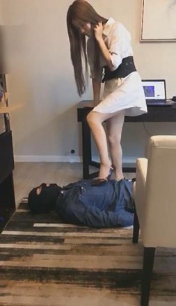 【vivi】变态女家教性感肉丝调学生