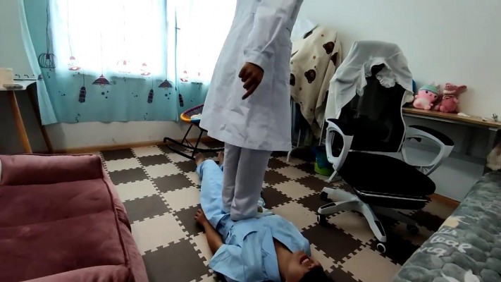 【00后蕬小乃】下班了先用原味肉丝脚挑逗女M YC-220105-7