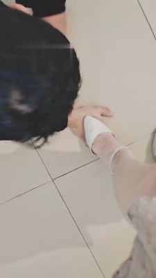 【德意户外男神】暗访成功被大姐强制舔脚 bf18551