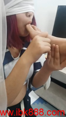 【全国最贱女M】开发素人小姐姐裸足调 bf23590