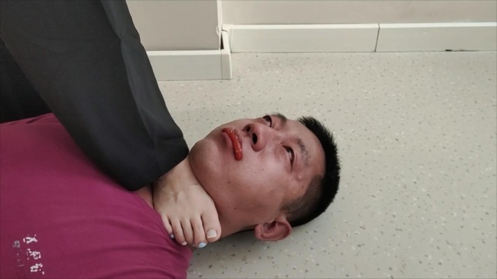 研主大大踩脖子踩死 YC-221017-4