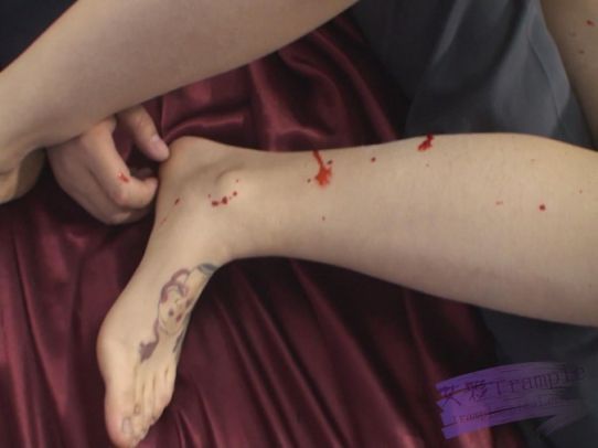 长腿女杀手虐杀黑道三兄弟（中）–双脚夹脖子吐血