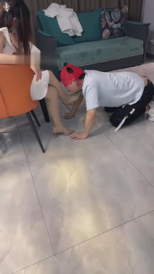 【妖子】姐妹花把继父当狗虐 bf12060