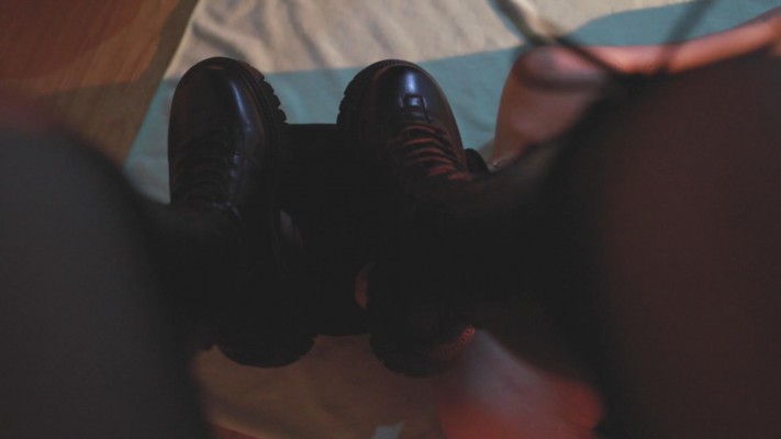 【黑丝诱惑】素女沐沐首次原味长筒靴踩踏耳光调教 YC-220415-6