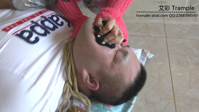 冷柔银色长靴致命腾空坐脸窒息