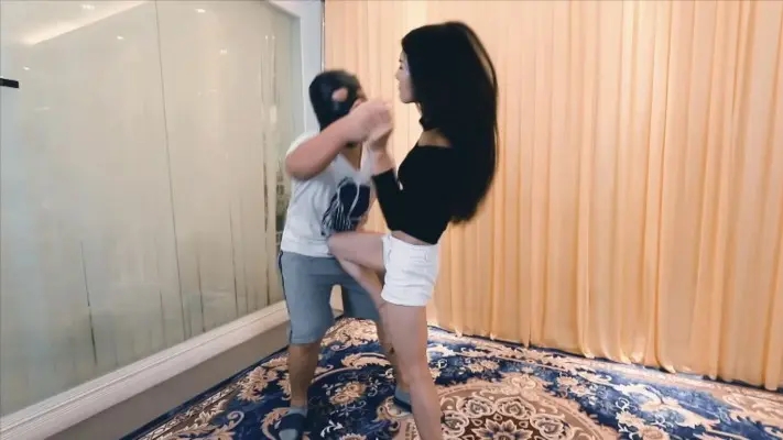 〖H.P.L栖心之栈〗—芷晴腿踢格斗