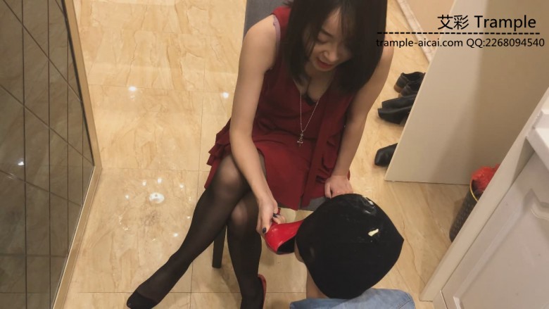 《湘香女王》女主人刁难侮辱乞丐