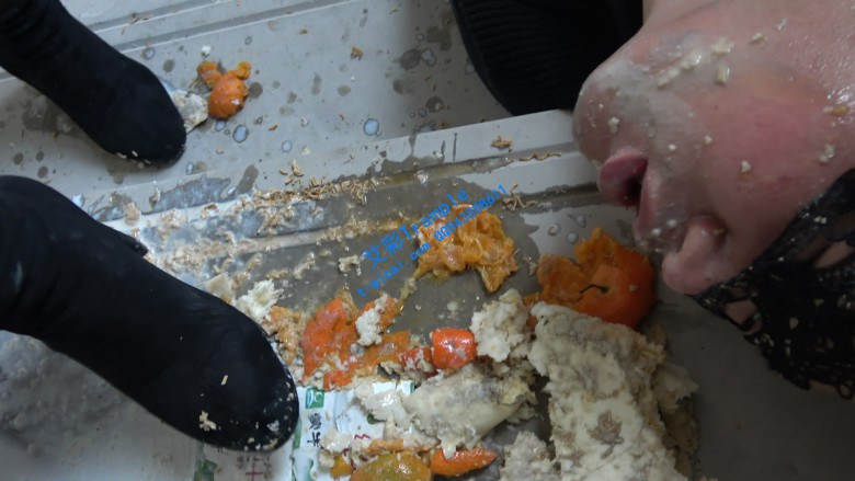 【冷柔】楼道靴子喂食超脏食物_HD绳艺资源