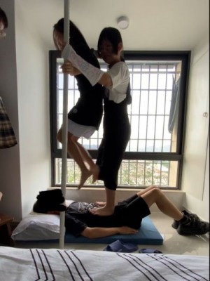 四小主第一次的踩踏体验