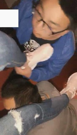 vivi,跨年夜车展遛狗