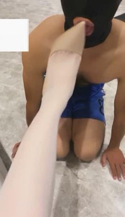 ViVi,调教小处男