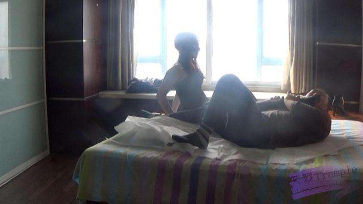 莉莉美腿魅惑足责绞杀