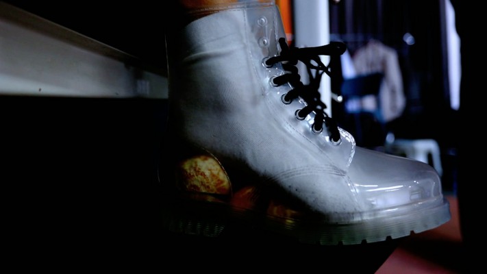 【惑心】极品靴子里榨汁吸管直接喝