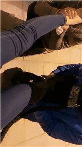 vivi-户外惊险遛狗过马路