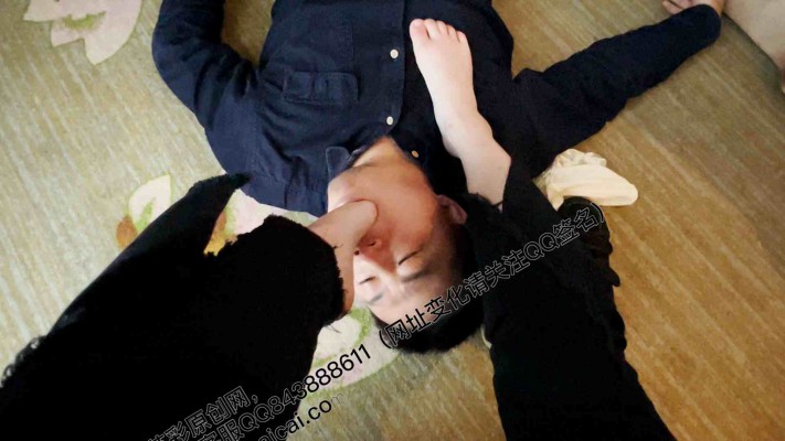 【第5风格】00后鲨鱼酱小主的首秀，踩脸tj深喉一起安排 YC-221231-5_HD绳艺资源