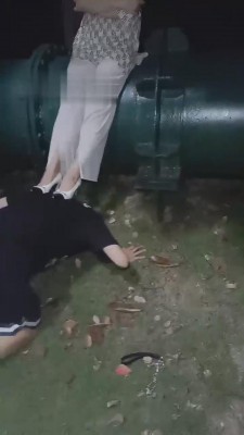 【上海户外gogo】白领深夜户外遛狗 bf15369