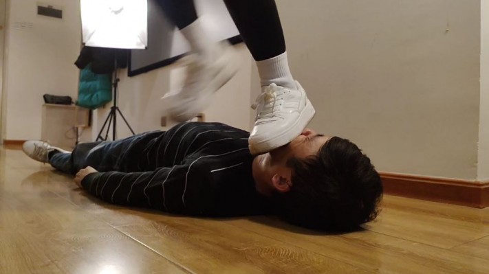 梦晨女王脏鞋底调教 YC-221115