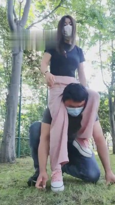 【巴莉女王】车内原味棉袜脚羞辱 bf12012