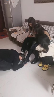 【精神小妹】三女神发泄耳光暴打 bf22455