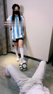 【若依】诱惑-足球宝贝踢踹黑鬼【完整版】 bf21525