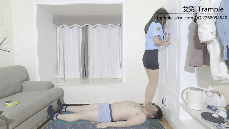 希雨美颜盛世踩跺脸头