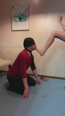 【莫妮卡】老家奴伺候主人喝酒 bf10111