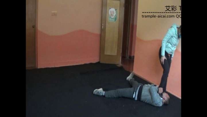 女子大生防狼术演练