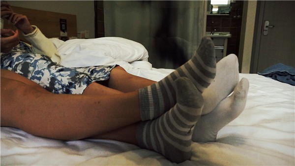 【校园女流氓】POV臭原味谈笑间羞辱除臭脚奴