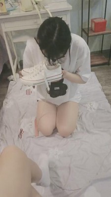 【00小主十言】帆布鞋白袜羞辱女奴 bf11919