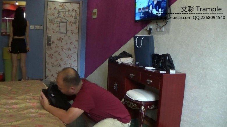 偷闻女主内衣遭虐打