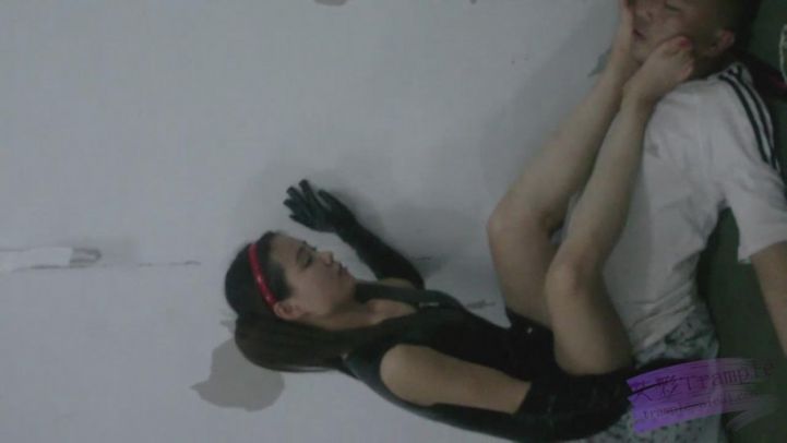 黑皮衣狠辣女警潜入（2）—高抬腿踩脖子踩死吐血