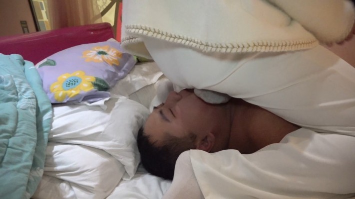 【校园女流氓】下课后臭袜摧残社会废物