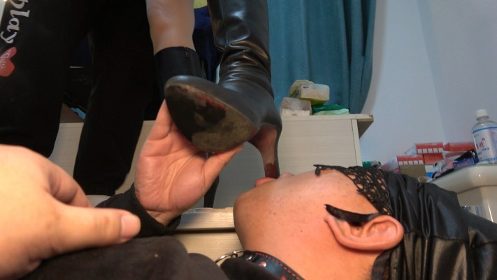 【梓陌S】情侣主脚下的贱狗 YC-230405-8