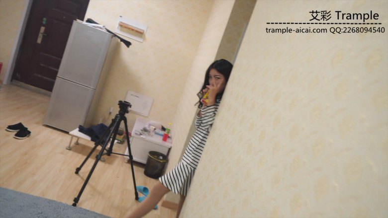 洛芸睡衣无作假暴力踢裆