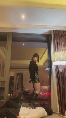 【简一】车模皮靴黑丝全体重踩踏 bf12044