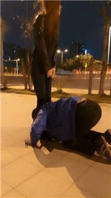 vivi-户外惊险遛狗过马路_HD绳艺资源