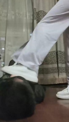 【文文文】被素人姐姐小白鞋虐 bf19001_HD绳艺资源