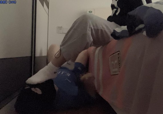 新女主（女同T））脚羞辱、腿绞 YC-220118-2