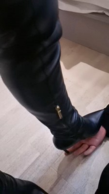 【冷御女王】长靴黑丝强迫老公做狗 bf22724