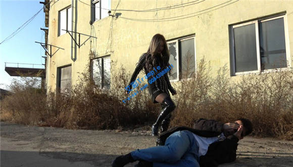 【冷柔】剧情 碰瓷男被美女司机反