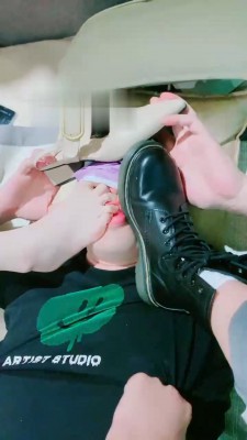 【美离子】KTV双S蹂躏虐打脚下奴【双视角版】 bf17443