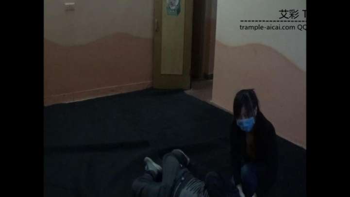 女特工宰杀暴徒。