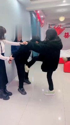 【精神小妹】5素人学生S踢打专场 bf22041