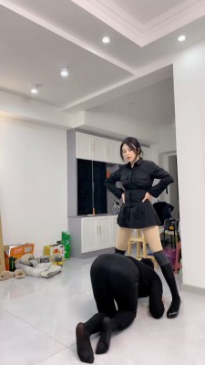 【君舞女王】双S-精神小妹虐打踩踏 bf22330