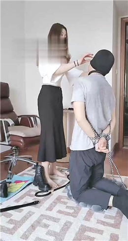 【孤野】反绑贱狗重度耳光 bf18583