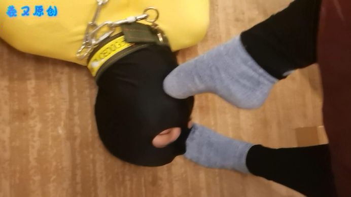 【羲又原创】双S之爸爸的爸爸叫爷爷！羲又带素人闺蜜舔鞋闻脚坐脸调教 YC-220531