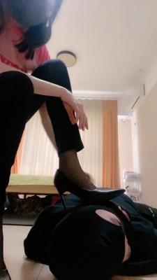 【大连小妮】踢踹臭脚羞辱 bf23050