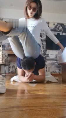 【奶欲】惩罚迟到狗当坐垫 bf18077